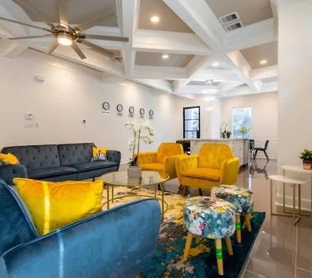 Cute Cozy House Close To Major Sporting Events And Restaurants-3