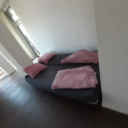 Luxuriöse Wohnung mit eigenem Garten-3