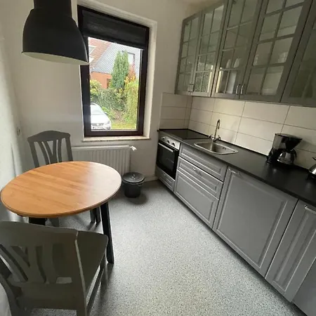 1 Zimmer Wohnung in Strand nähe-2