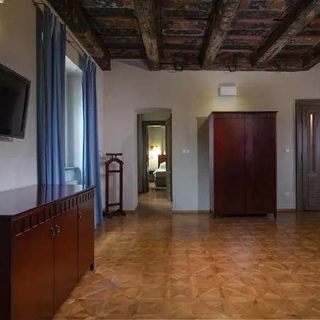 Charles Bridge Heritage Suites By Salvator Hotels-2