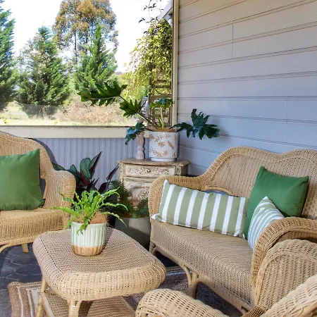 Marigold Cottage, A Blue Mountains Oasis- Spacious, Views & Kangaroos-2