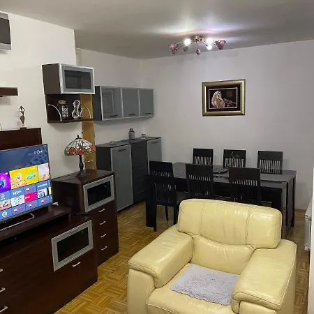 Apartment Host-3