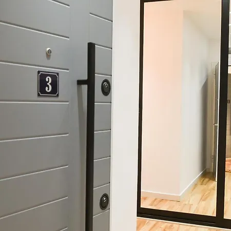 Matisse No3 - One Bedroom Apartment With Balcony-3