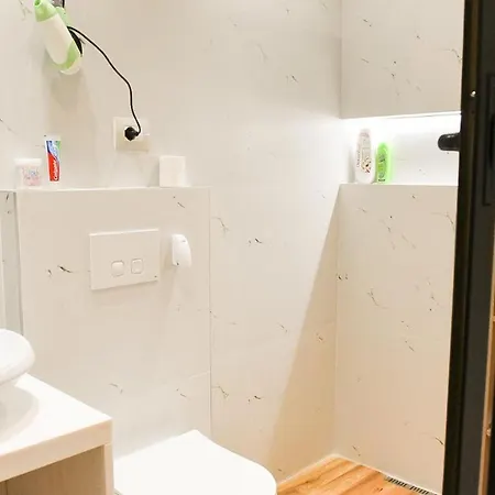 Matisse No3 - One Bedroom Apartment With Balcony-2