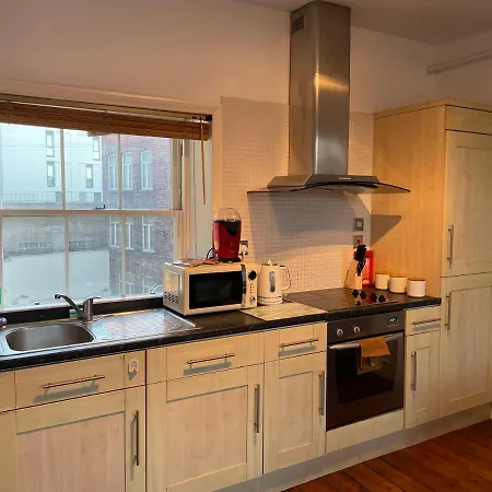 Wall St Flat By Hnfc Stays - Netflix & Popcorn-2