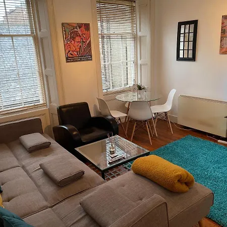 Wall St Flat By Hnfc Stays - Netflix & Popcorn-3