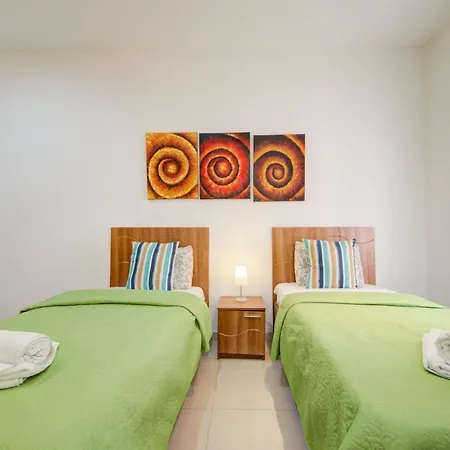 Seafront 2-Bedroom Apartment In St Julians-3