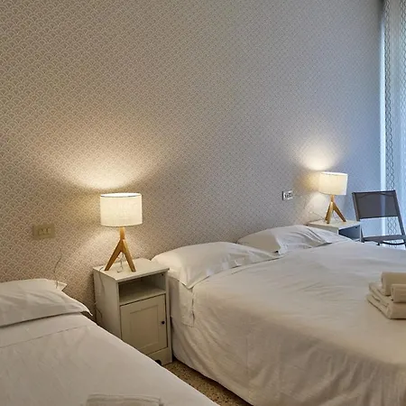 Hotel Spring-2