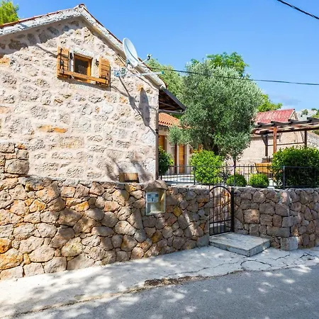 Stunning Home In Starigrad With Sauna-3
