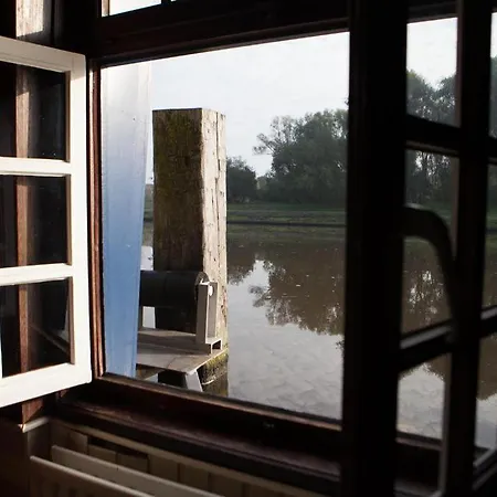 Boat Hotel De Barge-3