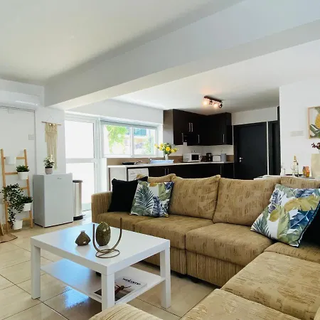 Serena'S 2-Br Apartment In Larnaca-3
