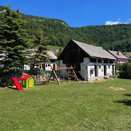 Dedinky Lakeview Cottage-2