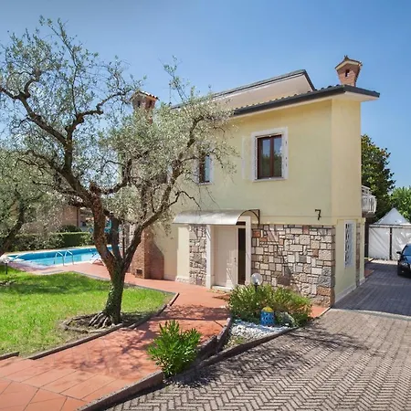 Villa Rose With Pool-3