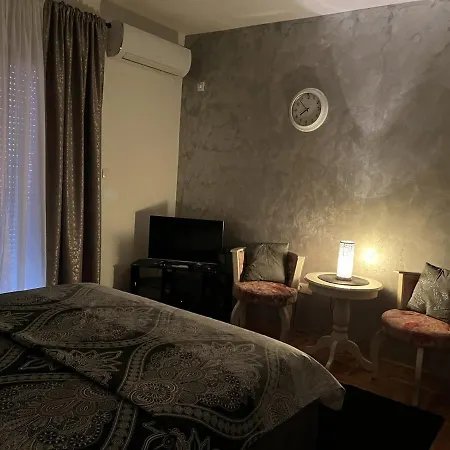 Studio Place 8-2