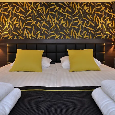 Opera Garden Hotel & Apartments-3