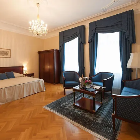 Hotel Ambassador-3