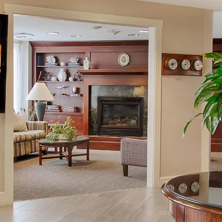 Ramada By Wyndham Boston-2
