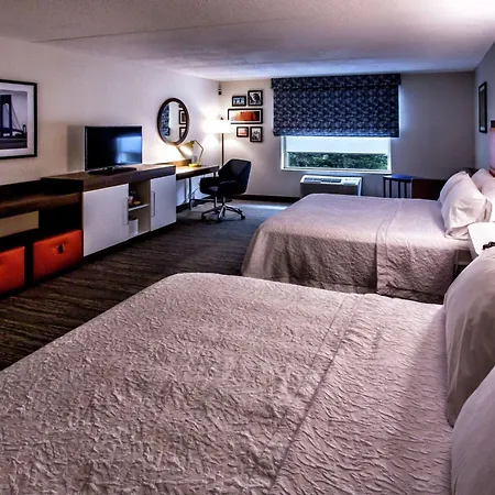 Hampton Inn&Suites Staten Island-3