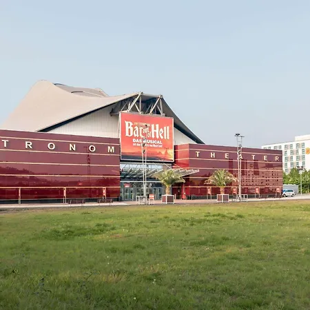 Super 8 by Wyndham Oberhausen am Centro-3
