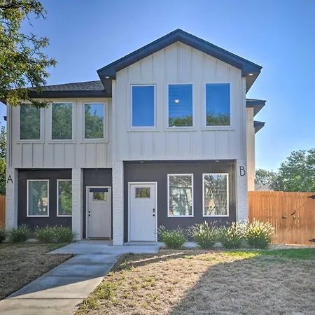 Bright Amarillo Townhome Near Parks And Town!-3
