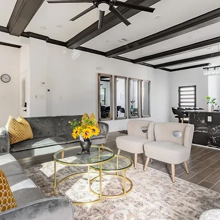 Houston 3 Bedroom House With Garage Parking-2