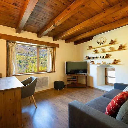 Magnifique Chalet Authentique Au Coeur Des 3 Vallees-3