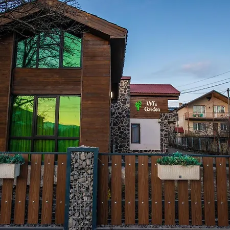 Villa Garden-2