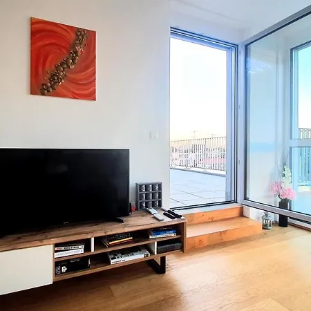 Rooftop Terrace, Free Garage Parking And Pool!-3