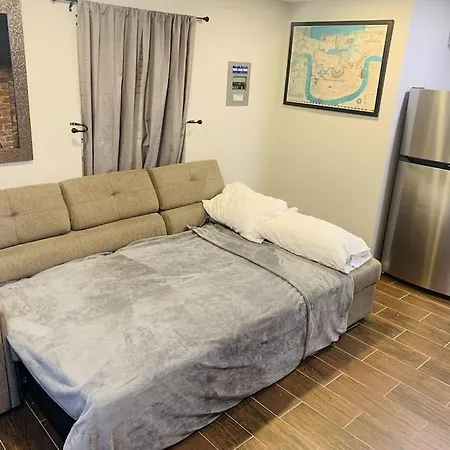 Vintage Uptown Hidden Gem, Walk To Everything New Renovation!-3