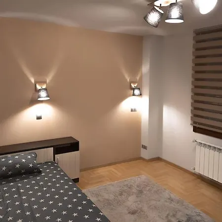 Very Spacious & Modern 3Bed Near Airport & Centre-3