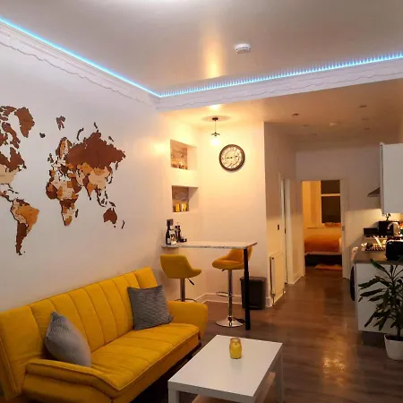 Modern Flat Near City Centre.-2