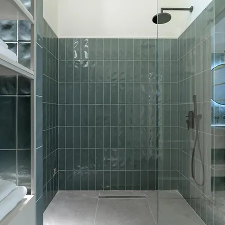 An Outstanding 3 Bdrm Apartment In The Heart Of Athens-3