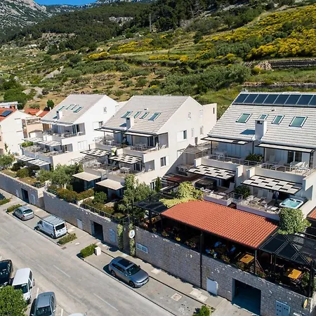 Apartments Villa Azzurra Bol-3