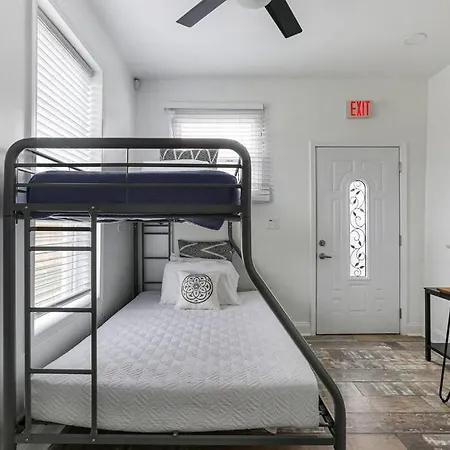 Sleep 10 Next To Superdome And Downtown-2