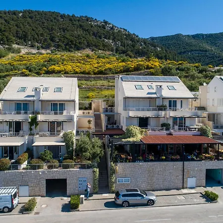 Apartments Villa Azzurra Bol-2