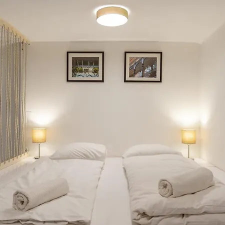 Modern Stylish Loft Next To New York Palace-3