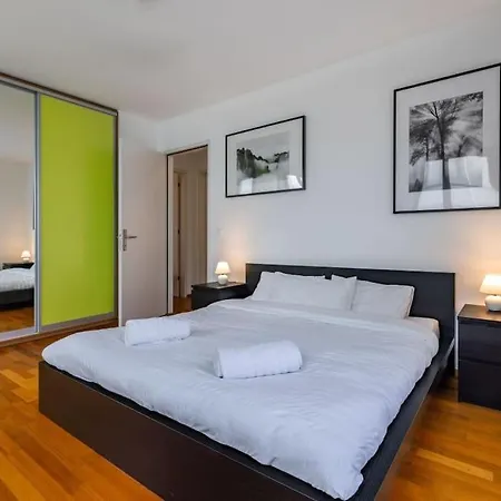 Modern Spacious Flat With A Terrace And A Parking-3