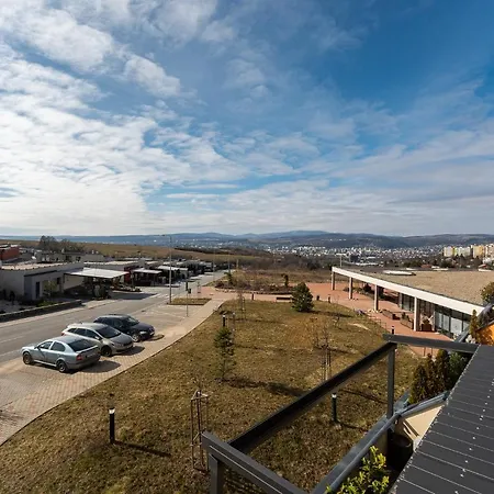 New Spacious Apartment With City View-3
