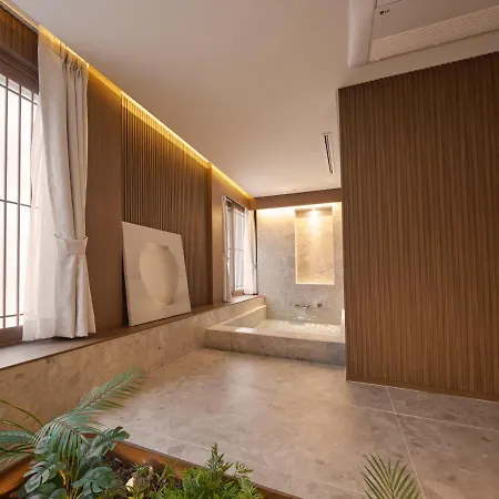 Uh Suite The Myeongdong-3