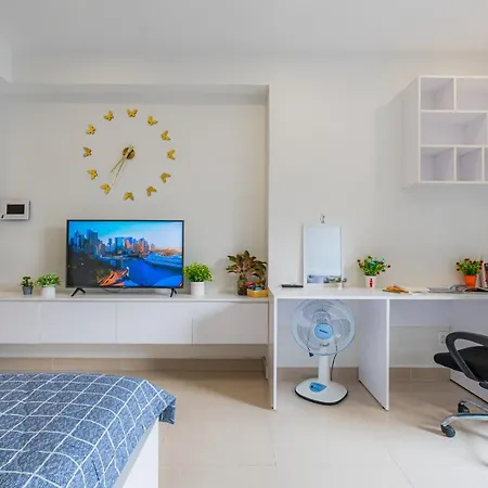 Orchard Park View Apartment-5 Minutes From Airport-3