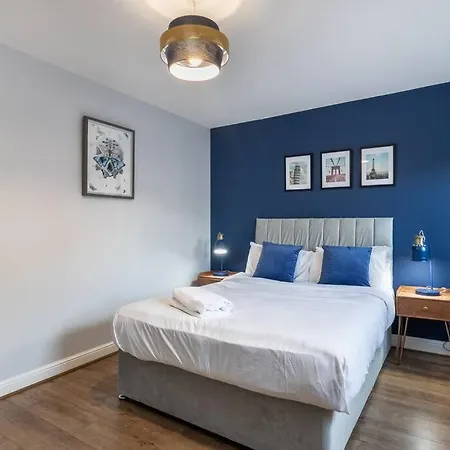 ** Modern Merchant City 1 Bed Apartment With Free Parking **-3