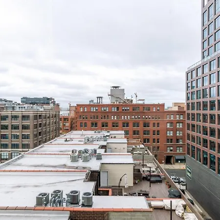 W Loop Studio W Gym Pool Nr Restaurant Row Chi-234-2