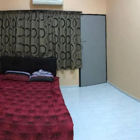# J Homestay 15Pax -4Room-Town Area-3