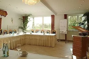 Das Weisse Hotel An Der Elbchaussee-3