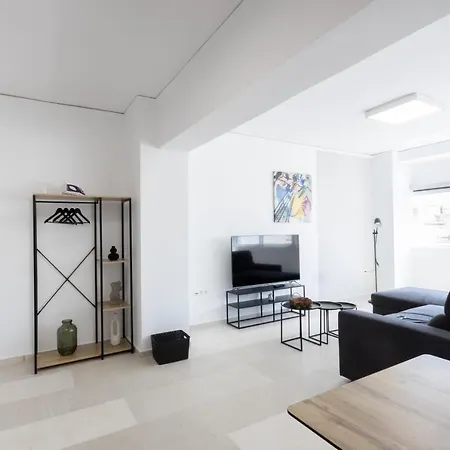 Hip And Fun Apt B-3