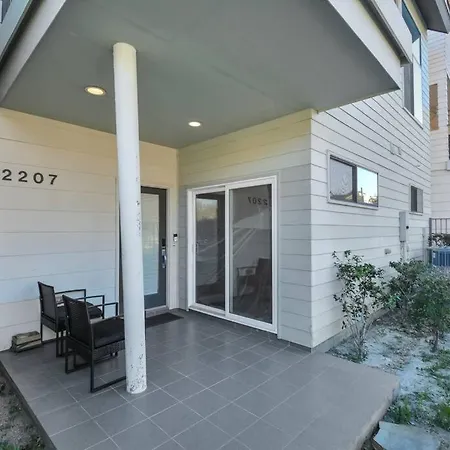 3Br/3.5Ba Three Story East Downtown Townhouse With View-2