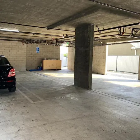 Modern One-Bed Loft In Hollywood Sign View & Free Parking-3
