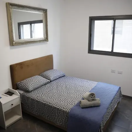 חופשה בטבריה בבית ענק ל 8 אנשים גדול וחדש-3
