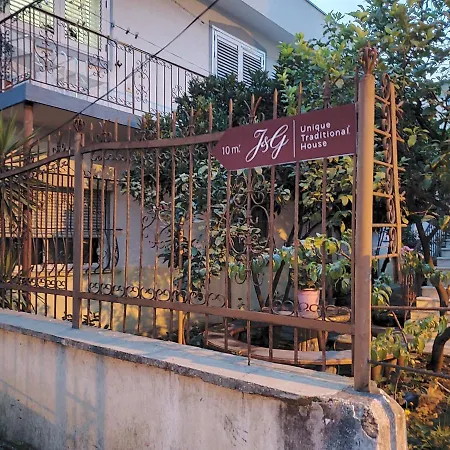 Unique Traditional House, Hosted By J&G-2
