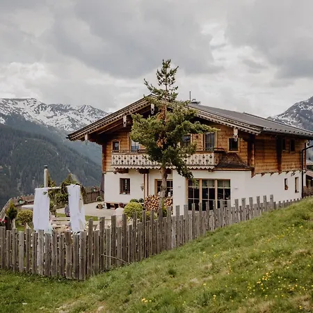 Wallegg Lodge - Alpine Premium Chalet - Ski In-Ski Out - Real Alpine Location Saalbach-3